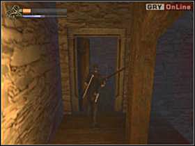 Wbiegnij po schodach na samą górę, zabierz klucz ze stołu widocznego na lewym obrazku - 06 - Opuszczone Miasto II cz.1 - Shade: Gniew Aniołów - poradnik do gry