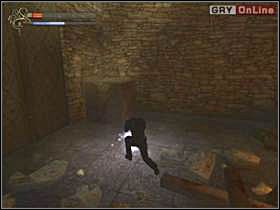 Stojąc na pomoście spójrz wyżej - zauważ wyższą półkę i dziurę w murze - 07 - Ruiny zamku I cz.2 - Shade: Gniew Aniołów - poradnik do gry