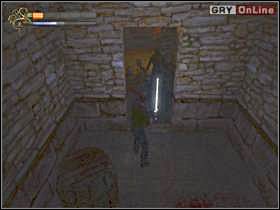 Biegnij na środek, a jak tylko zauważysz, że przeciwnicy powstają z ziemi, skręć w prawo - w rogu znajduje się tajne wejście - 08 - Ruiny zamku II cz.1 - Shade: Gniew Aniołów - poradnik do gry