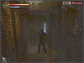 Znajdziesz się w pomieszczeniu z łańcuchem, który opuści klatkę z żelazną czaszką - 08 - Ruiny zamku II cz.2 - Shade: Gniew Aniołów - poradnik do gry