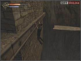 Potem odnajdź pomost leżący prostopadle do głównego mostu (widoczny na lewym obrazku) - 08 - Ruiny zamku II cz.3 - Shade: Gniew Aniołów - poradnik do gry