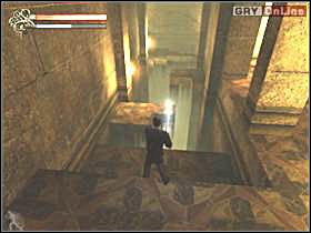 Wejdź po drewnianych schodach, na górze znajduje się studnia ze zdrowiem oraz trzy magiczne łzy - 11 - Świątynia w Nekropolis cz.2 - Shade: Gniew Aniołów - poradnik do gry