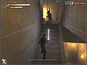 W przerwie zahacz o małe pięterko z trzema wazami, gdzie znajdziesz dwie magiczne łzy - 15 - Świątynia Seta I cz.1 - Shade: Gniew Aniołów - poradnik do gry