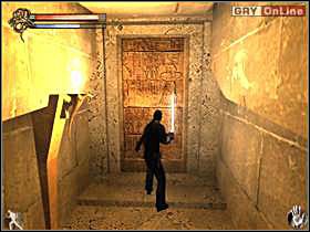 Zejdź ostrożnie schodami (lewy obrazek) do drzwi, otwórz je, a potem podbiegnij do następnych - 18 - Dom Ozyrysa cz.2 - Shade: Gniew Aniołów - poradnik do gry