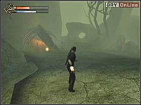 Biegnij do wąwozu skalnego (lewy obrazek), a potem zbierz jedną magiczną łzę z prawej, leżącą obok szkieletu (prawy obrazek) - 25 - Pierwsze starcie - Shade: Gniew Aniołów - poradnik do gry