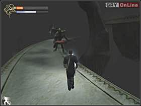 Biegnij po pierwszym pierścieniu w lewo, zabij po drodze demona (jednego z tych trzech), aż wbiegniesz na platformę w podłodze (lewy obrazek) - 29 - Maszyna cz.2 - Shade: Gniew Aniołów - poradnik do gry