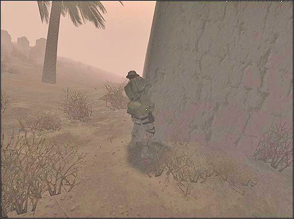 W tym miejscu często opłacalne jest oddanie jednej serii na ślepo zaraz przy murze - Assault East (2) | SF Sandstorm | Americas Army Special Forces - Americas Army: Special Forces - poradnik do gry