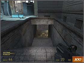 Pędź w kierunku bramy (#299), którą okupuje kilkunastu żołnierzy - Follow Freeman! (4) | Solucja Half-Life 2 - Half-Life 2 - poradnik do gry
