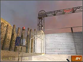 Po krótkiej eskapadzie znajdziesz się na rozległym terytorium, gdzie do walki stanie kolejny śmigłowiec (#83) - Water Hazard (4) | Solucja Half-Life 2 - Half-Life 2 - poradnik do gry