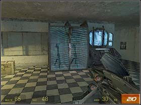 Po dotarciu do pola siłowego, zobaczysz upragnioną wtyczkę (#208), ale Gravity Gun nie pomoże Ci w tym wypadku - Entanglement (1) | Solucja Half-Life 2 - Half-Life 2 - poradnik do gry