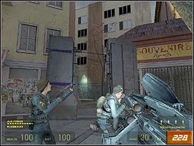 Na lewo znajdziesz wygiętą siatkę i dziurę w murze (#226) - Anticitizen One (1) | Solucja Half-Life 2 - Half-Life 2 - poradnik do gry