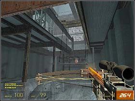 W środku uzupełnij energię i uruchom sporych rozmiarów dźwig za pomocą przełącznika - Anticitizen One (4) | Solucja Half-Life 2 - Half-Life 2 - poradnik do gry