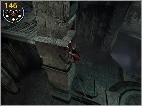 Wspinamy się po filarze stojącym na środku pomieszczenia [145] i zawieszeni na gzymsie przesuwamy się na drugą stronę [146] - Południowe przejście - teraźniejszość (3) | Dama w niebezpieczeństwie, Mroczna dłoń losu - Prince of Persia: Dusza Wojownika - poradnik do gry