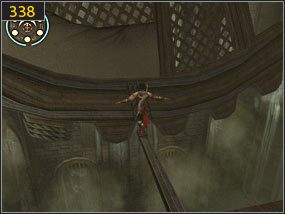 Ponownie trafiamy na platformę w dużej sali [337], skąd po wystającej belce przeskakujemy przez obracające się drewniane koło [338] - Druga wieża - Mechaniczna wieża - przeszłość | Druga wieża, Wodna Pani - Prince of Persia: Dusza Wojownika - poradnik do gry