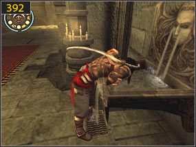 Wspinamy się po półkach na górę [391] i przy portalu uzupełniamy zdrowie w fontannie [392] i zapisujemy grę - Ogród - przeszłość | Woda i ogrody | Prince of Persia Dusza Wojownika - Prince of Persia: Dusza Wojownika - poradnik do gry