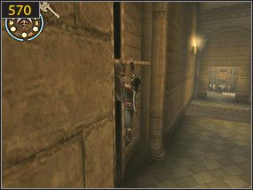 Zjeżdżamy na dół po wiszącym płótnie [569] i uruchamiamy mechanizm otwierający bramę [570] - Mechaniczna wieża - przeszłość | Tron i maska | Prince of Persia Dusza Wojownika - Prince of Persia: Dusza Wojownika - poradnik do gry