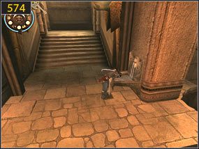 Na głównym chodniku walczymy z kilkoma przeciwnikami [573], po czym przeskakujemy nad przepaścią i uzupełniamy zdrowie oraz zapisujemy grę [574] - Hol centralny - przeszłość | Tron i maska | Prince of Persia Dusza Wojownika - Prince of Persia: Dusza Wojownika - poradnik do gry