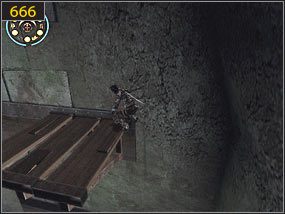 Na końcu chodnika skaczemy w kierunku drążka [665] a z niego na kolejny fragment chodnika - Klif - przeszłość (2) | Ścieżka upiora piasku | Prince of Persia Dusza Wojownika - Prince of Persia: Dusza Wojownika - poradnik do gry