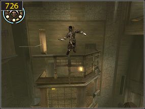 Na platformie toczymy walkę [725], a po jej skończeniu skaczemy na fragment drewnianej budowli [726] - Mechaniczna jama - przeszłość | Wyścig do tronu | PoP Dusza Wojownika - Prince of Persia: Dusza Wojownika - poradnik do gry