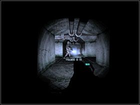 Przejdź w prawo, aż dojdziesz do niewielkiego wejścia zabezpieczonego terminalem - 01 - Escape (2) | Solucja | Kroniki Riddicka Ucieczka z Butcher Bay - Kroniki Riddicka: Ucieczka z Butcher Bay - poradnik do gry