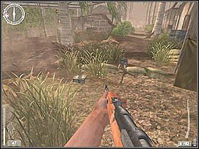 Mniej więcej w połowie bazy na ziemi leży zapewne znajomo wyglądająca butla, w którą warto strzelić, gdyż pomoże ona Wam powodując wybuch i raniąc wroga - Guadalcanal (3) | Kampania 3 | Medal of Honor Wojna na Pacyfiku - Medal of Honor: Wojna na Pacyfiku - poradnik do gry