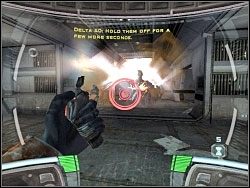Natkniesz się na urządzenie, z którego co jakiś czas wychodzą roboty - Alone - Kampania II - Star Wars: Republic Commando - poradnik do gry