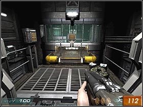 W środku kliknij na panelu (#111) i zaobserwuj, jak jedna z wind w olbrzymiej hali przesuwa się na drugą stronę - Phobos Labs - Sector 2 cz.2 | Doom 3 Resurrection of Evil - Doom 3: Resurrection of Evil - poradnik do gry
