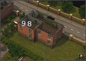 Na pobliskim placu (4 ) najpewniej kręci się kilku następnych wrogów, ale lepiej upewnij się, do kogo strzelasz, bo jest tu też gromada cywilów - [Oś] (Północna Anglia) Niewielkie angielskie miasto do Silent Storm - Silent Storm - poradnik do gry