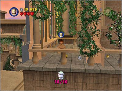 W części, w której zeskakujesz na dolny poziom niszcząc zieloną klatkę (z włączaną za pomocą tarcz windą), w głębi placu znajdziesz punkt, w którym możesz użyć haka - [E1] Chapter 3 - Kanistry 5-7 - LEGO Star Wars - poradnik do gry