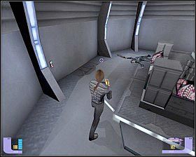 Zaczynasz w małym pomieszczeniu (weź amunicję ze skrzyni) - - HassTerral Research Center | WORF | Star Trek Deep Space Nine The Fallen - Star Trek Deep Space Nine: The Fallen - poradnik do gry