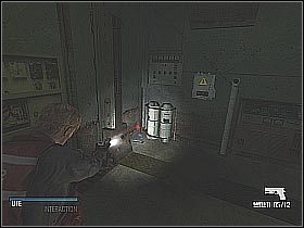 Po przeszukaniu całego pomieszczenia skieruj się do schodów znajdujących niedaleko miejsca, w którym leżała apteczka - Free Anna (1) | Statek | Cold Fear - Cold Fear - poradnik do gry