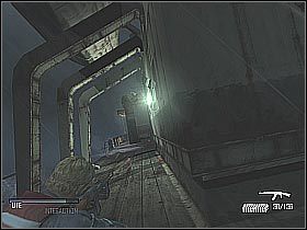Przejdź na drugi koniec ścieżki i skorzystaj z drabiny widocznej po prawej stronie ekranu - Find the autopilot unlocking code (1) | Statek | Cold Fear - Cold Fear - poradnik do gry