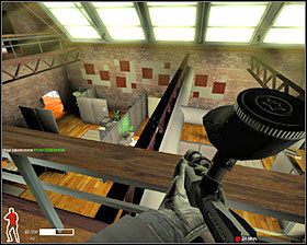 Sami sprawdzamy schowek obok schodów - Red Library Inc. - Akcja | Misja 6 w SWAT 4 - SWAT 4 - poradnik do gry