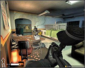 Cała grupa celuje w drzwi do pralni - Northside Vending - Akcja | Misja 7 w SWAT 4 - SWAT 4 - poradnik do gry