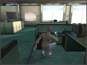 Korzystamy ze znalezionej przed chwilą karty, by przejść przez widoczne na rysunku drzwi - [Solucja] Etap 3 cd. | Second Sight - Second Sight - poradnik do gry