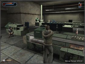 Biegniemy cały czas za Jayne, aż w końcu trafiamy do pomieszczenia z kolejnym zespołem wrogów - [Solucja] Etap 4 cd. | Second Sight - Second Sight - poradnik do gry