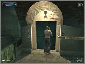 Stajemy przy pobliskim narożniku i czekamy, aż podejdzie do nas jeden z trójki strażników - [Solucja] Etap 9 | Second Sight - Second Sight - poradnik do gry