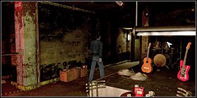 Pośrodku pomieszczenia, pełnego monitorów i komputerów, siedział gość, zajęty stukaniem w klawiaturę - 30 września 2044 cz.6 | The Moment of Silence - The Moment of Silence - poradnik do gry