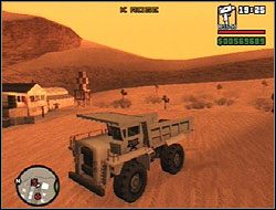 Zsuń się szybko po pochyłościach terenu na dno kamieniołomu, wsiądź do ciężarowego Dumpera i ruszaj po dynamit - GTA San Andreas: Kasyno Triady (żółty znak Triady) - Las Venturas, solucja - GTA San Andreas - poradnik do gry