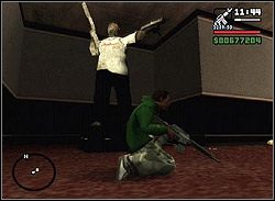 Rozpędź mocno pojazd i uderz nim w ścianę budynku dokładnie między dwoma stojącymi na straży oprychami - GTA San Andreas: Sweet (S) - Los Santos (finał), solucja, opis przejścia - GTA San Andreas - poradnik do gry