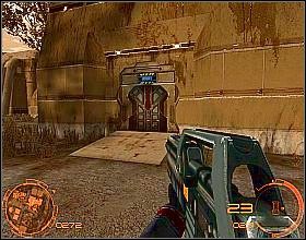 Podejdź do muru z prawej, przykucnij, a następnie spowolnij czas, wychyl się powoli w lewo i załatw wszystkich chowających się przeciwników - Epizod II | Chrome SpecForce - Chrome: SpecForce - poradnik do gry