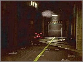 Wjedziesz na wyższy pokład, tam, z jednej z krat wentylacyjnych wyskoczy potwór, uważaj na niego, bo może Cię nieźle urządzić zanim się zorientujesz, co jest grane - Etap 7 | Solucja | Area 51 - Area 51 - poradnik do gry