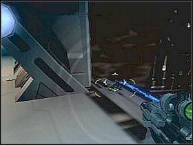 Po kolejnym użyciu windy, będąc na dole, dwóch kosmitów LS zmaterializuje się w jednym momencie - Etap 17 | Solucja | Area 51 - Area 51 - poradnik do gry