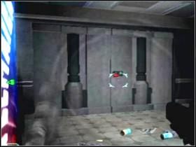 Przejdź teraz do następnego pomieszczenia (wisieć w nim będą poprzerywane przewody z prądem), jeden z członków oddziału zwróci uwagę na dziwną substancję LS , po czym otworzy kolejne drzwi - Etap 4 (Parter) | Solucja | Area 51 - Area 51 - poradnik do gry