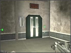 Później wyjdź po rampie LS do góry i wykonaj pierwszy cel misji, wciskając wskazany przez grę przycisk - Etap 5 | Solucja | Area 51 - Area 51 - poradnik do gry