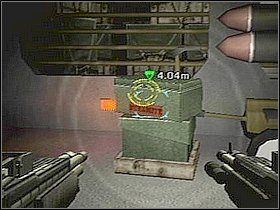 Przejdź pomiędzy skrzyniami, a zobaczysz znów oparte deski, wejdź po nich na górę - Etap 6 | Solucja | Area 51 - Area 51 - poradnik do gry