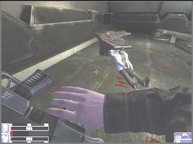 Jak tylko rozmowa się skończy, czym prędzej gnaj w prawo, i ukryj się za kolumną, tak jak pokazuje to lewy obrazek - [14] Hacksleys arena cz.2 | Hellforces - Hellforces - poradnik do gry