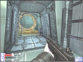 Obszukaj salę, po lewej jest pancerz i apteczka (lewy obrazek), po prawej - amunicja - [14] Hacksleys arena cz.3 | Hellforces - Hellforces - poradnik do gry