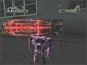 W dalszym ciągu atakuj bossa korzystając z macek sterowanej bestii, ale TYLKO WTEDY gdy zeskoczy na ziemię i spróbuje Cię zaatakować przygotowanymi wcześniej ostrzami (screen 1) - [Opis przejścia] Misja 10 - The Beetle - drugie starcie cz.1 - Ultimate Spider-Man - poradnik do gry