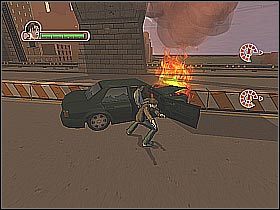 W przypadku powalonych aut będziesz musiał jedno z nich podnieść, podchodząc do zaznaczonego przez grę miejsca (screen 1) - [Opis przejścia] Misja 11 - Silver Sable - drugie starcie cz.2 - Ultimate Spider-Man - poradnik do gry
